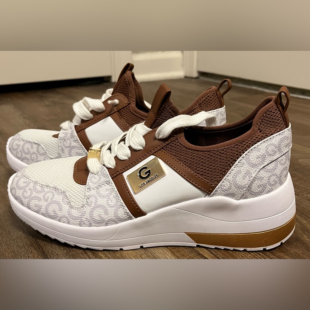 NWOT GBG Los Angeles Sneakers